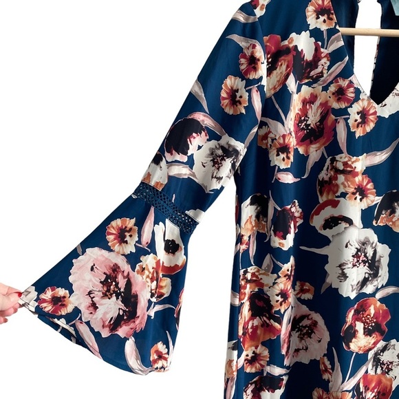 SKIES are Blue Floral Bell Sleeve Dress Key Hole Detail Women's Size Small - Picture 6 of 12